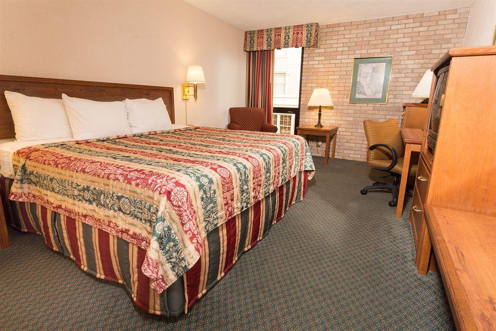 Pear Tree Inn Mcallen Eksteriør bilde